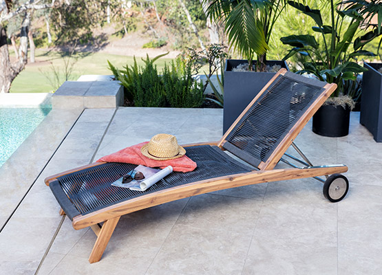 outdoor lounge chair