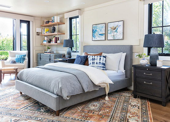 relaxing bedroom with matching lamps