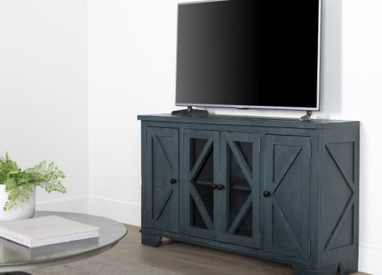 tv console decorating idea